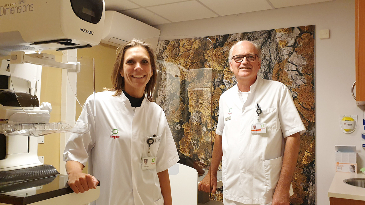 Oncologisch chirurg Alwine Hellingman en radioloog Esteban van Keulen werken in het Mammacentrum van Tergooi in Hilversum.