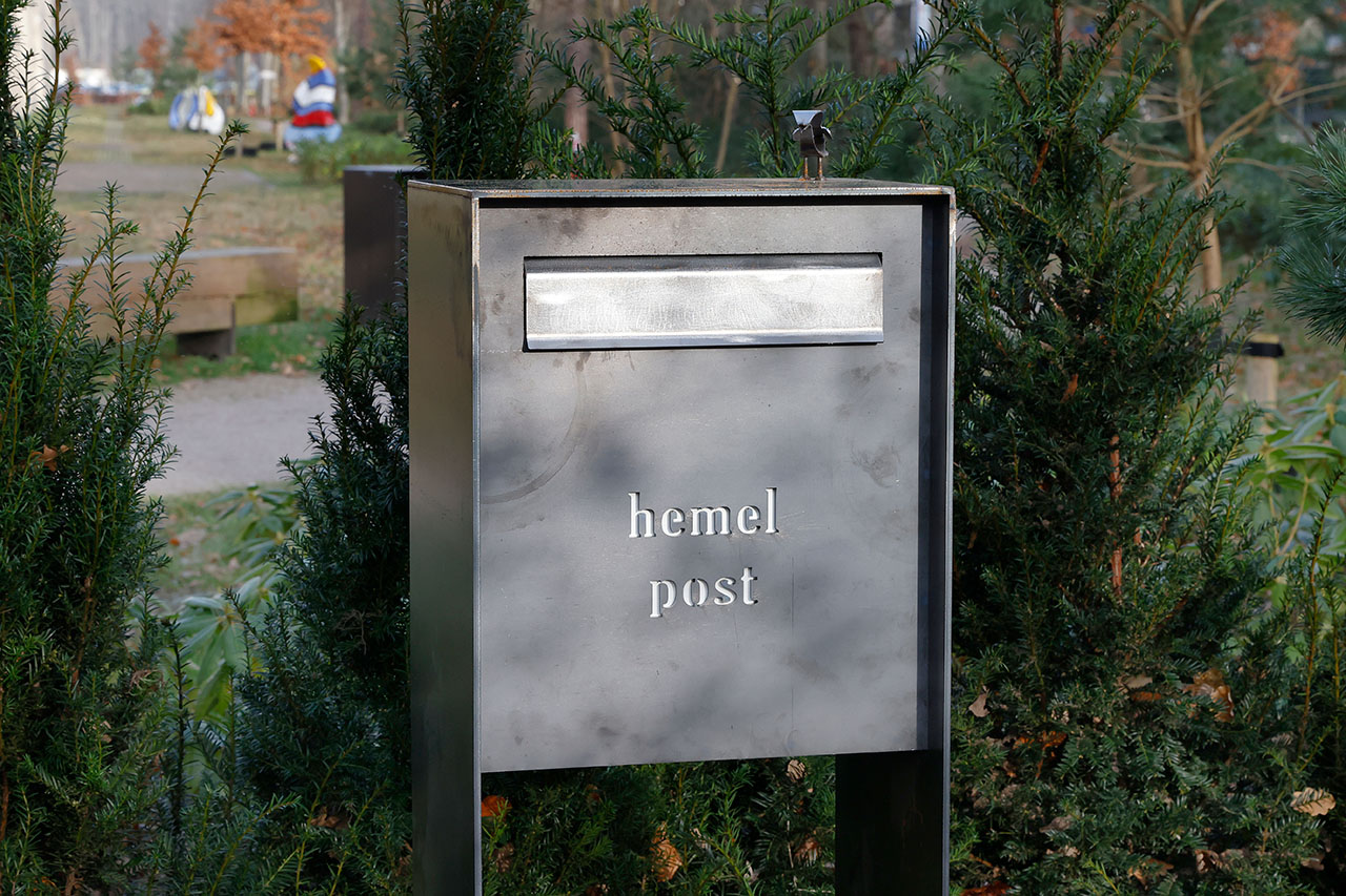 De brievenbus wordt regelmatig geleegd, maar de inhoud wordt door niemand gelezen