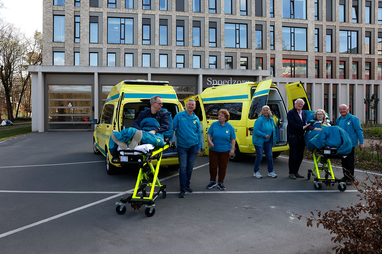 Stichting Ambulance Wens verzorgde de reis Patiënten met Stichting Ambulance Wens naar jubileumconcert Muziek aan Bed
